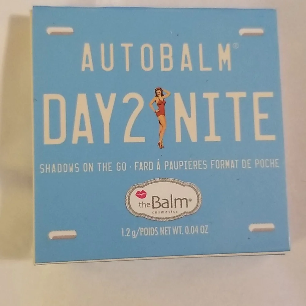 4/25 bundle item. the Balm Autobalm shadow in Lombard Chocolate